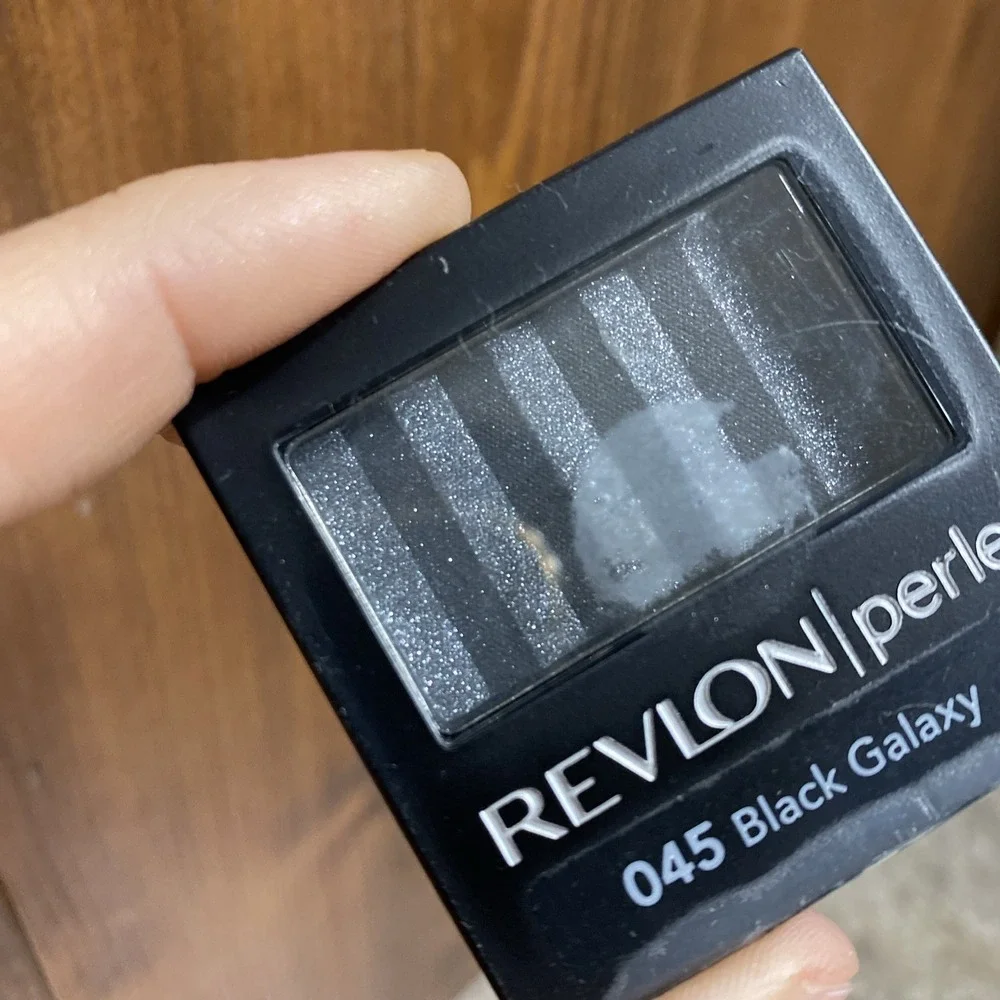 Revlon Luxurious Color Perle Eye Shadow #045 Black Galaxy Sealed
